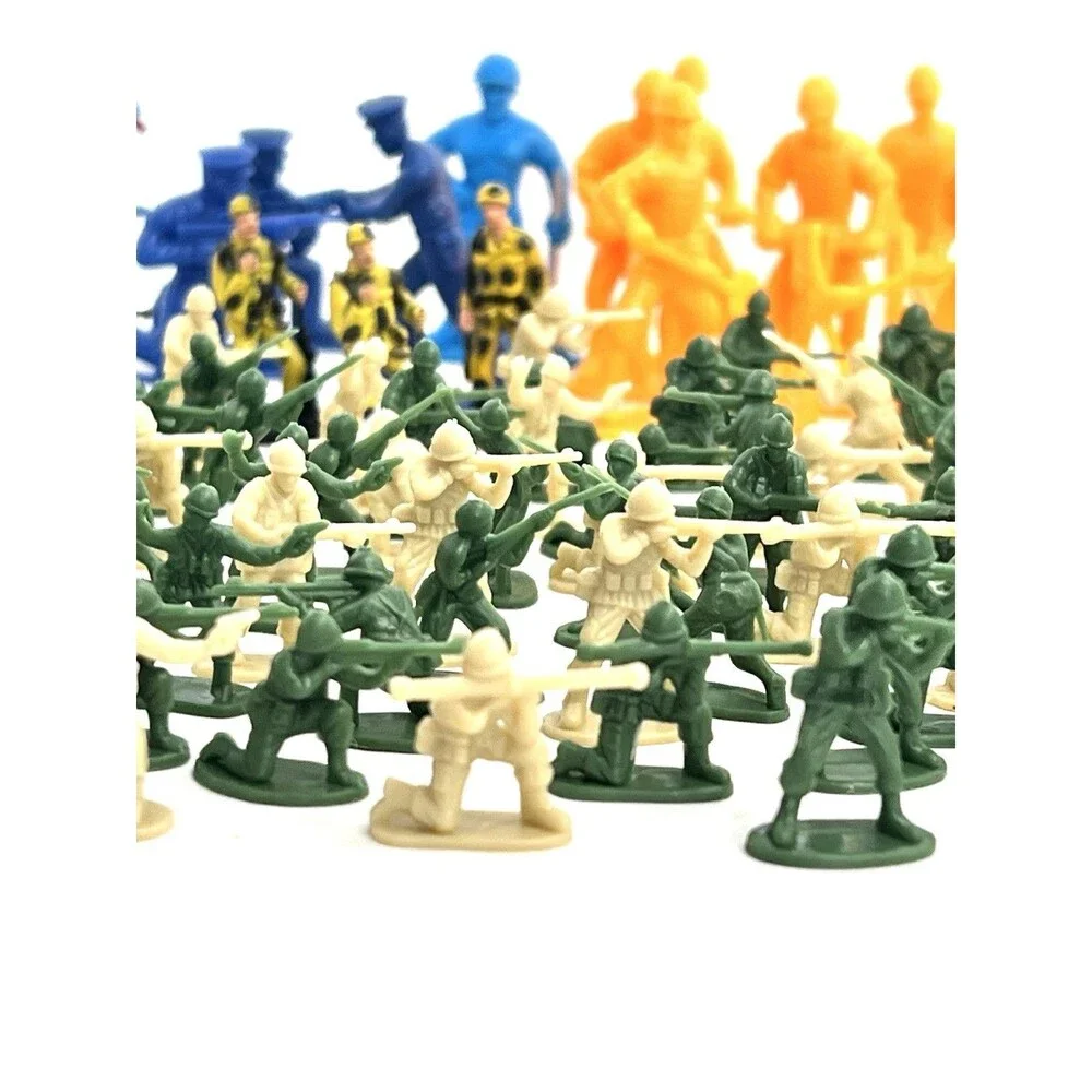 Vintage Plastic Army Men Lot Mixed Soldiers Construction Figures 100+